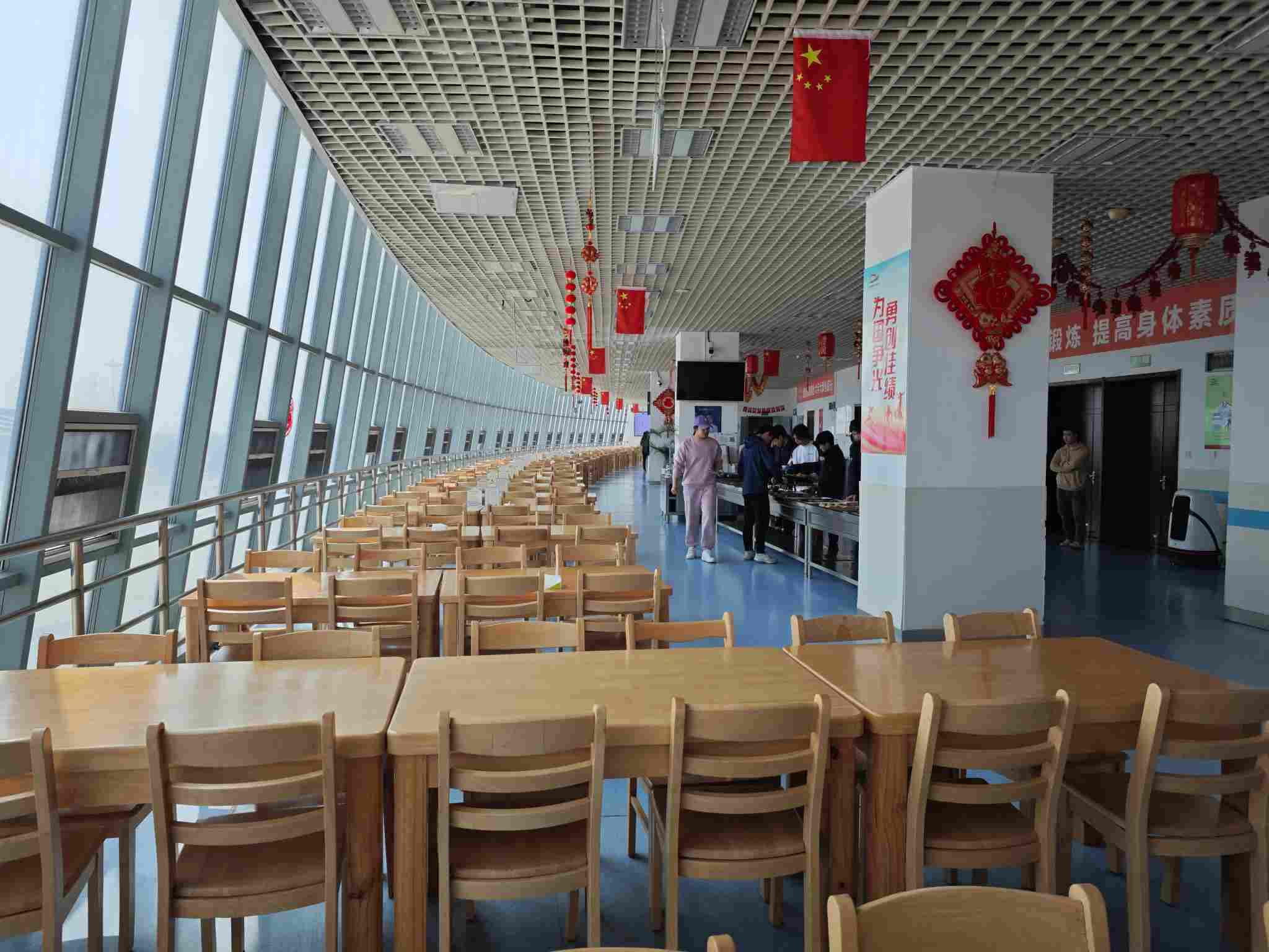 奥体中心餐厅里面是这样的！